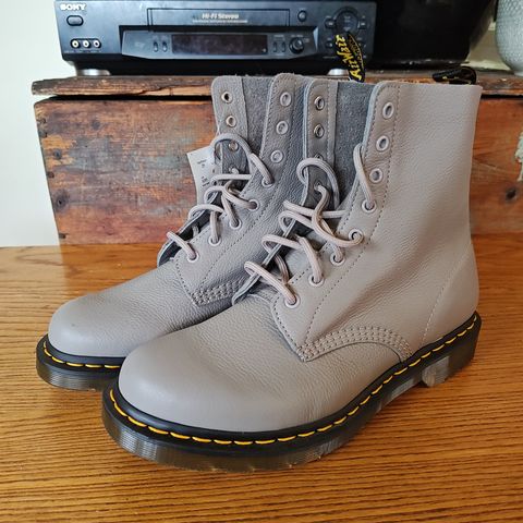 Dr. Martens 1460 Pascal Made In England in Zinc Grey Virginia