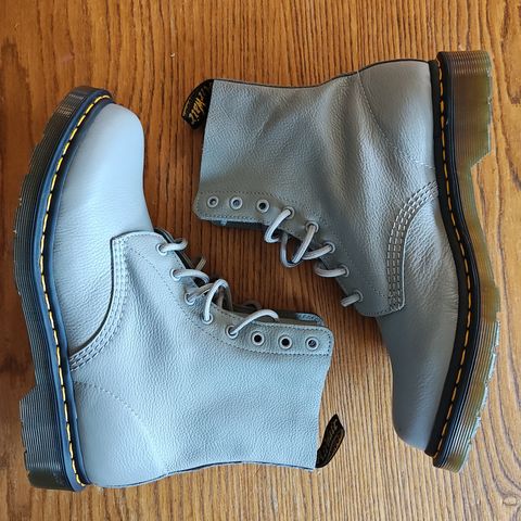 Dr. Martens 1460 Pascal Made In England in Zinc Grey Virginia