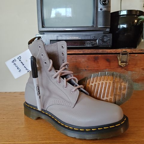 Dr. Martens 1460 Pascal Made In England in Zinc Grey Virginia