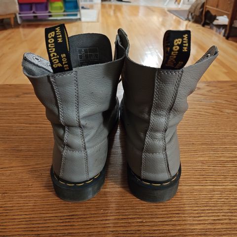 Dr. Martens 1460 Pascal Made In England in Zinc Grey Virginia