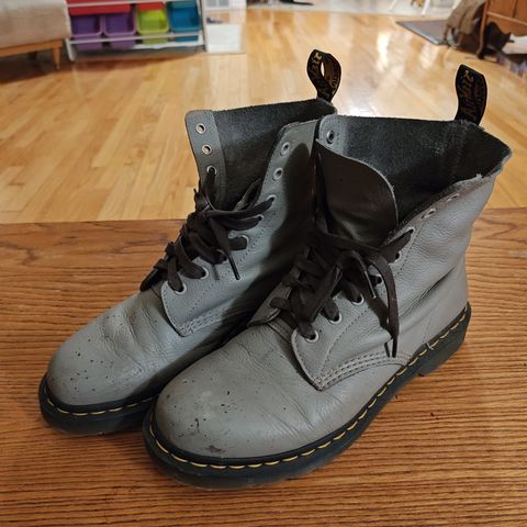 Dr. Martens 1460 Pascal Made In England in Zinc Grey Virginia