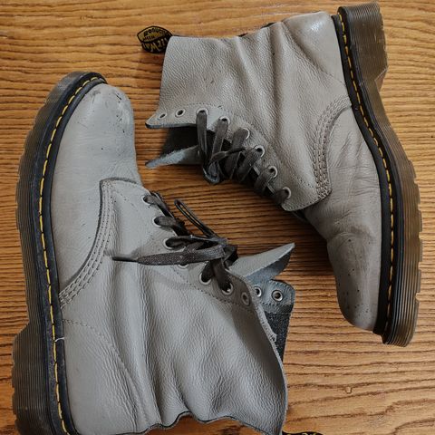 Dr. Martens 1460 Pascal Made In England in Zinc Grey Virginia