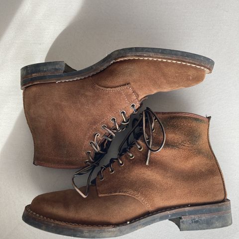 View photo of Wesco Johannes in Seidel Brown Domain Roughout