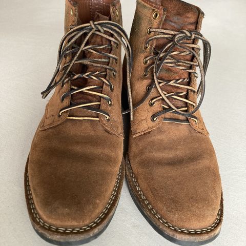 View photo of Wesco Johannes in Seidel Brown Domain Roughout