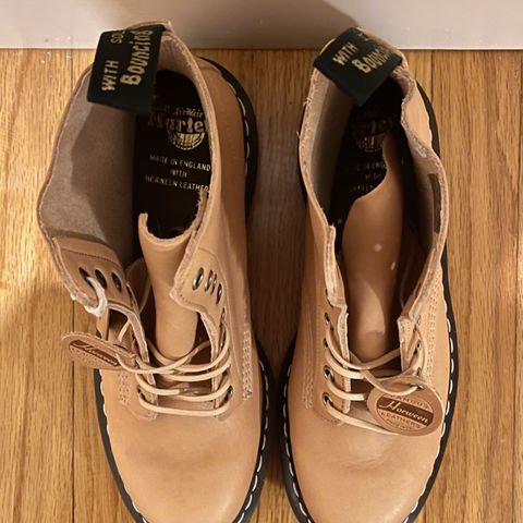 Search result thumbnail of Dr. Martens 1460 Pascal Made In England in Horween Natural Essex