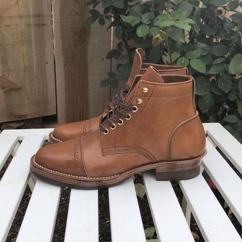 Santalum Service Boot