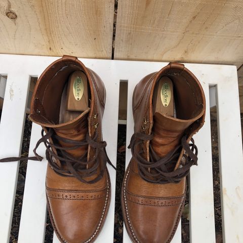 Santalum Service Boot