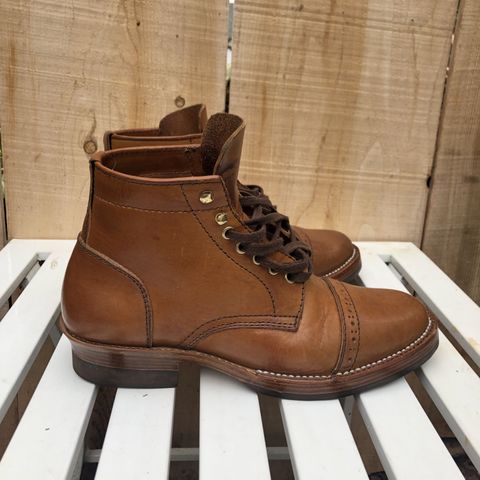 Santalum Service Boot