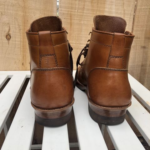 Santalum Service Boot