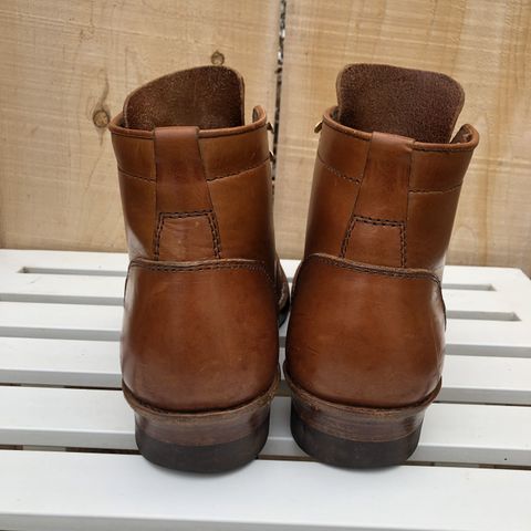 Santalum Service Boot