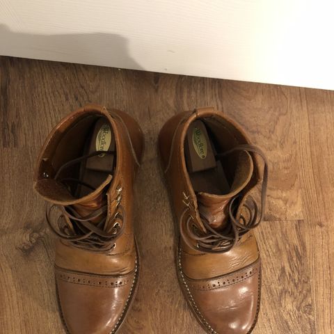 Santalum Service Boot