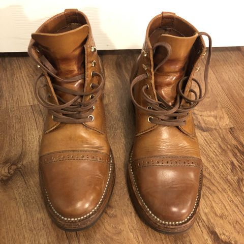 Santalum Service Boot