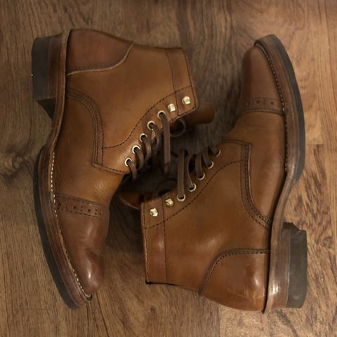 Santalum Service Boot