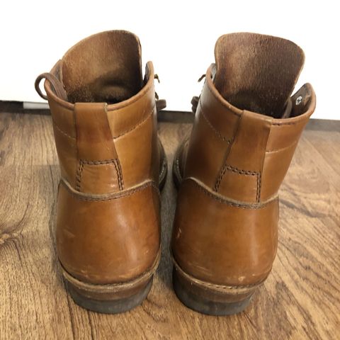 Santalum Service Boot