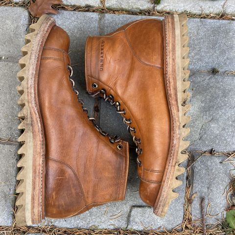 Unmarked Archie Boots