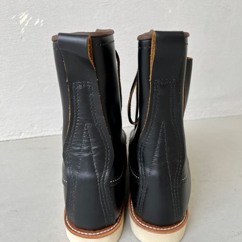 Red Wing 8-Inch Classic Moc in S.B. Foot Black Klondike