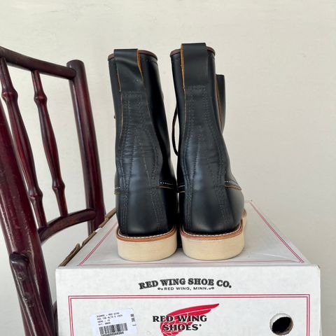 Red Wing 8-Inch Classic Moc in S.B. Foot Black Klondike