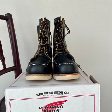 Red Wing 8-Inch Classic Moc in S.B. Foot Black Klondike