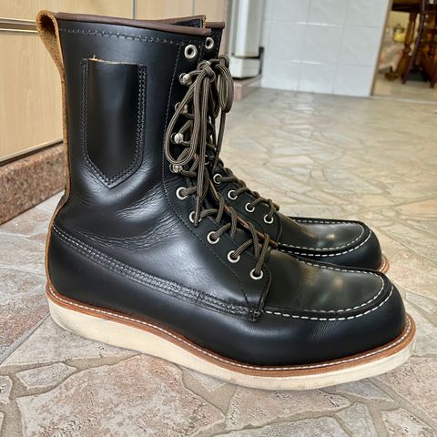 View photo of Red Wing 8-Inch Classic Moc in S.B. Foot Black Klondike