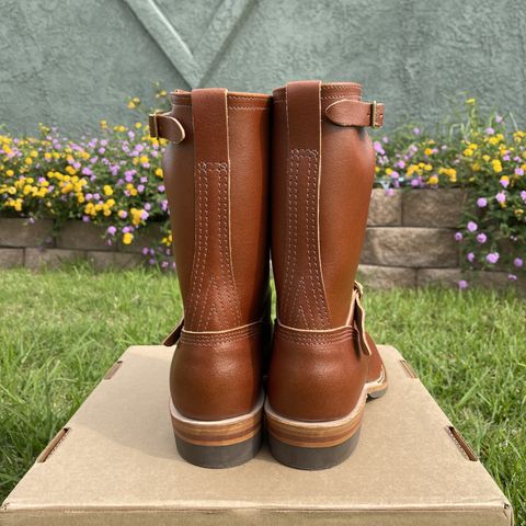 Search result thumbnail of Wesco 1939 Engineer Boot in Horween Redwood Waxed Flesh