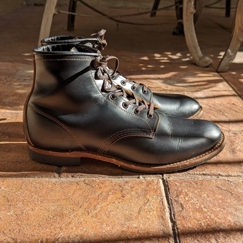 View photo of Red Wing Beckman Flatbox in S.B. Foot Black Klondike