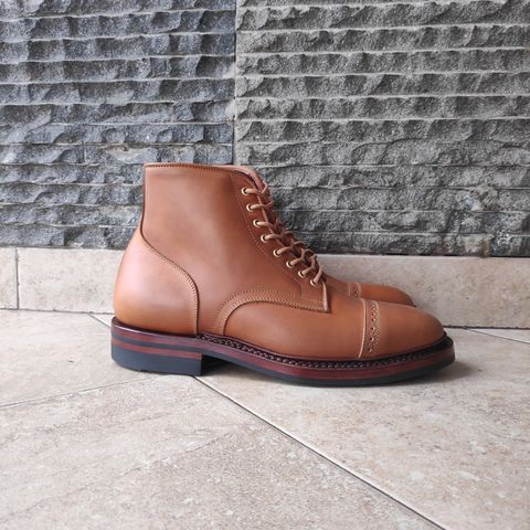 Sagara Legant in Indonesian Java Brown Pull Up