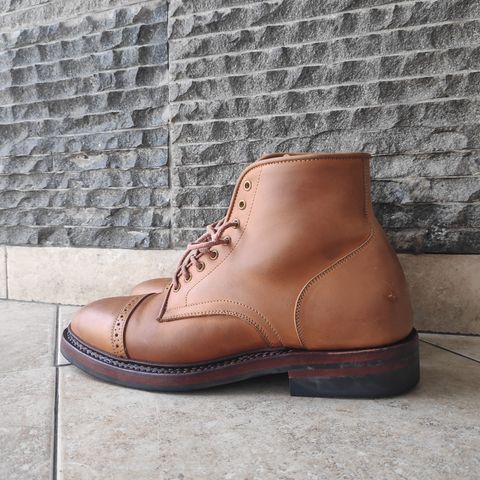 Sagara Legant in Indonesian Java Brown Pull Up