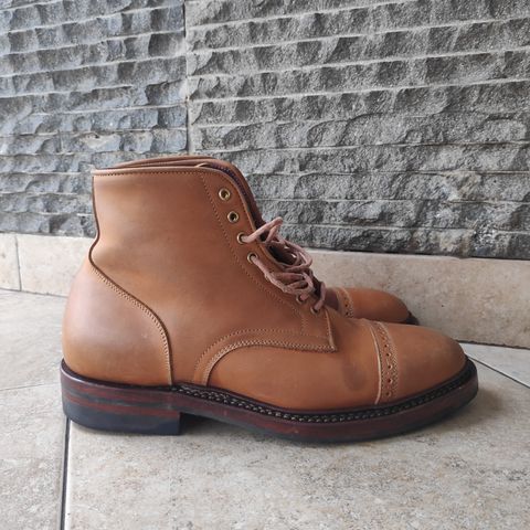 Sagara Legant in Indonesian Java Brown Pull Up