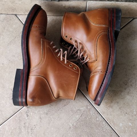 Sagara Legant in Indonesian Java Brown Pull Up
