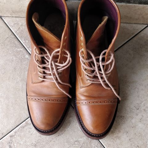 Sagara Legant in Indonesian Java Brown Pull Up