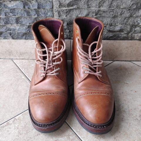 Sagara Legant in Indonesian Java Brown Pull Up