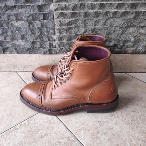 Sagara Legant in Indonesian Java Brown Pull Up