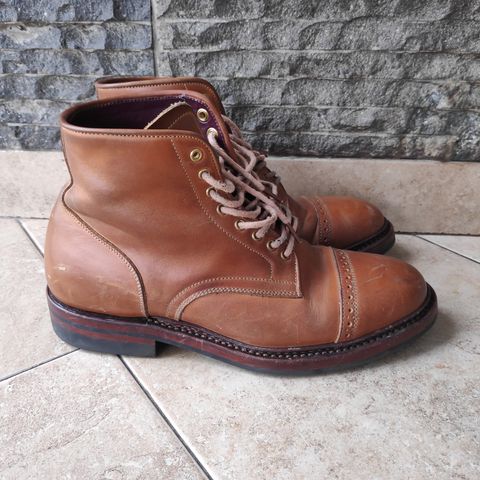 Sagara Legant in Indonesian Java Brown Pull Up