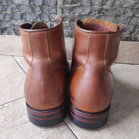 Sagara Legant in Indonesian Java Brown Pull Up
