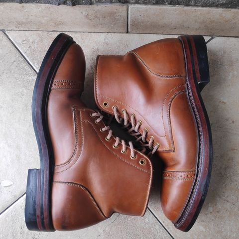 Sagara Legant in Indonesian Java Brown Pull Up