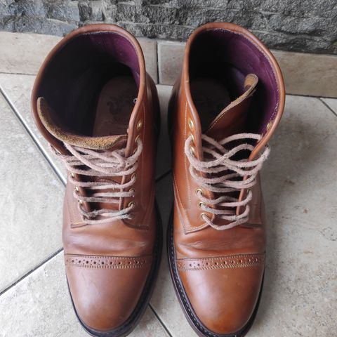 Sagara Legant in Indonesian Java Brown Pull Up