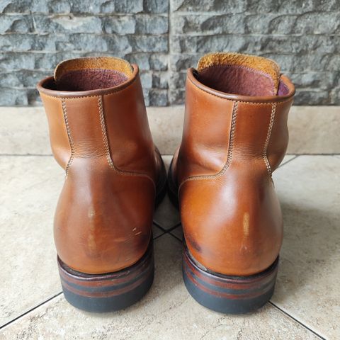 Sagara Legant in Indonesian Java Brown Pull Up