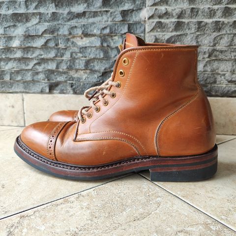 Sagara Legant in Indonesian Java Brown Pull Up