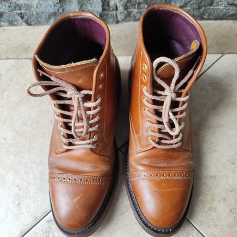 Sagara Legant in Indonesian Java Brown Pull Up