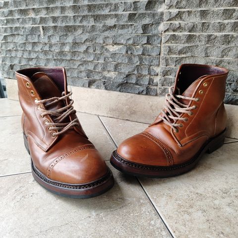 Sagara Legant in Indonesian Java Brown Pull Up