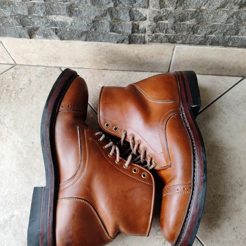 Sagara Legant in Indonesian Java Brown Pull Up