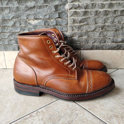 Sagara Legant in Indonesian Java Brown Pull Up