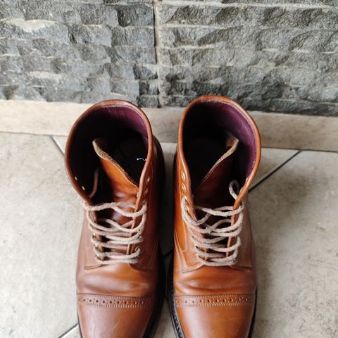 Sagara Legant in Indonesian Java Brown Pull Up