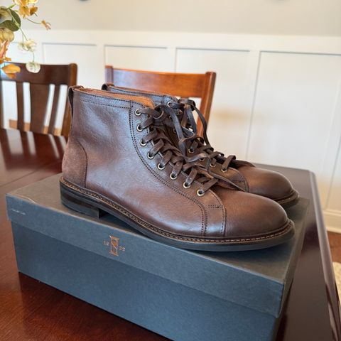 Allen Edmonds Discovery Lace To Toe in Allen Edmonds Brown Vegetable Tanned