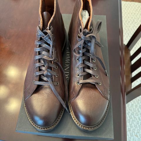 Allen Edmonds Discovery Lace To Toe in Allen Edmonds Brown Vegetable Tanned