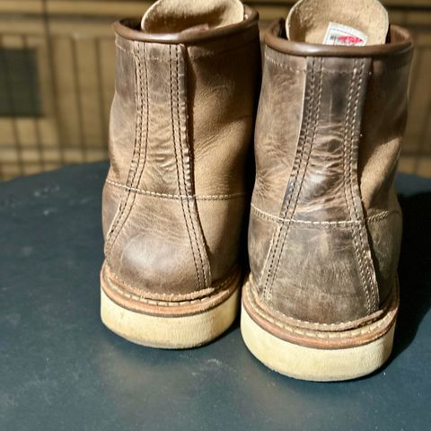 View photo of Red Wing 8883 in Concrete Rough & Tough leather