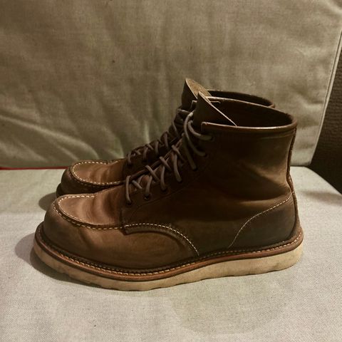 View photo of Red Wing 8883 in Concrete Rough & Tough leather