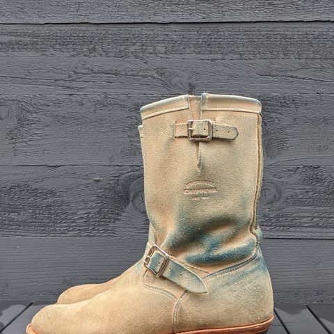 Chippewa 11" Engineer Boot in Sand Roughout