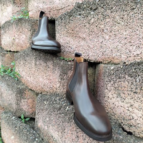 Herring Wainwright Chelsea Boots in Dark Brown Calf