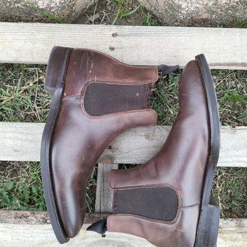 Herring Wainwright Chelsea Boots in Dark Brown Calf